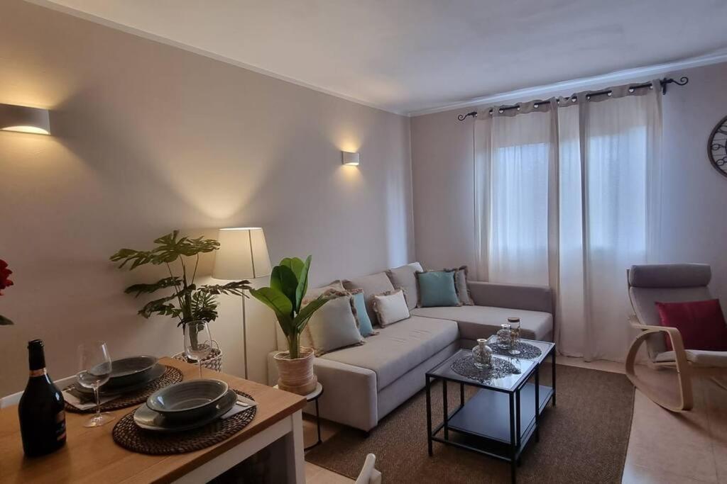 Appartamento Bouganville Con Terrazza E Piscina 科拉雷侯 外观 照片